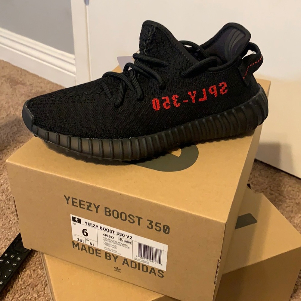 Yeezy 350/ red noiess